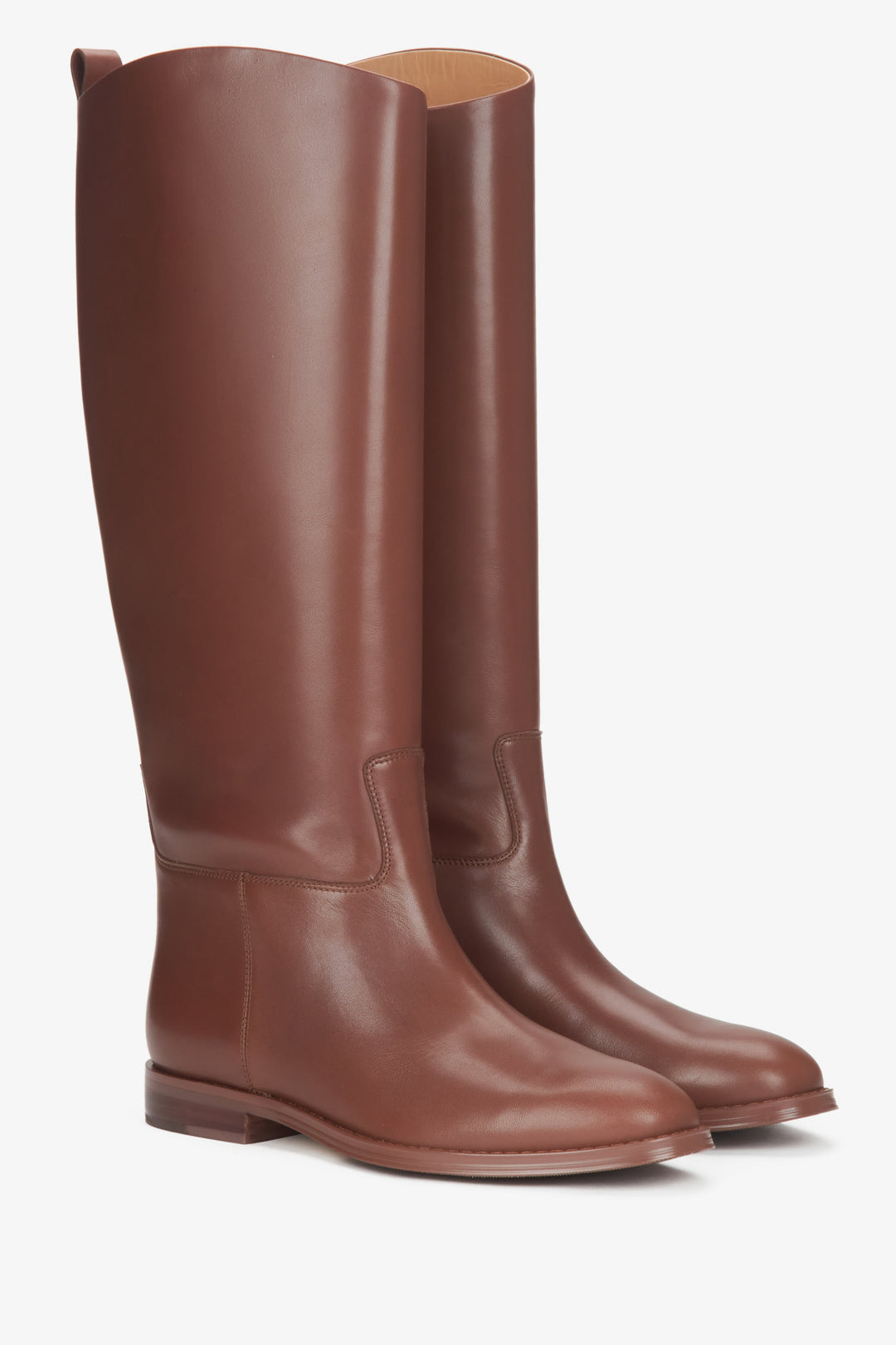 Women's brown knee-high boots with a wide shaft made of genuine leather Estro - close-up of the shaft and side line of the boots.