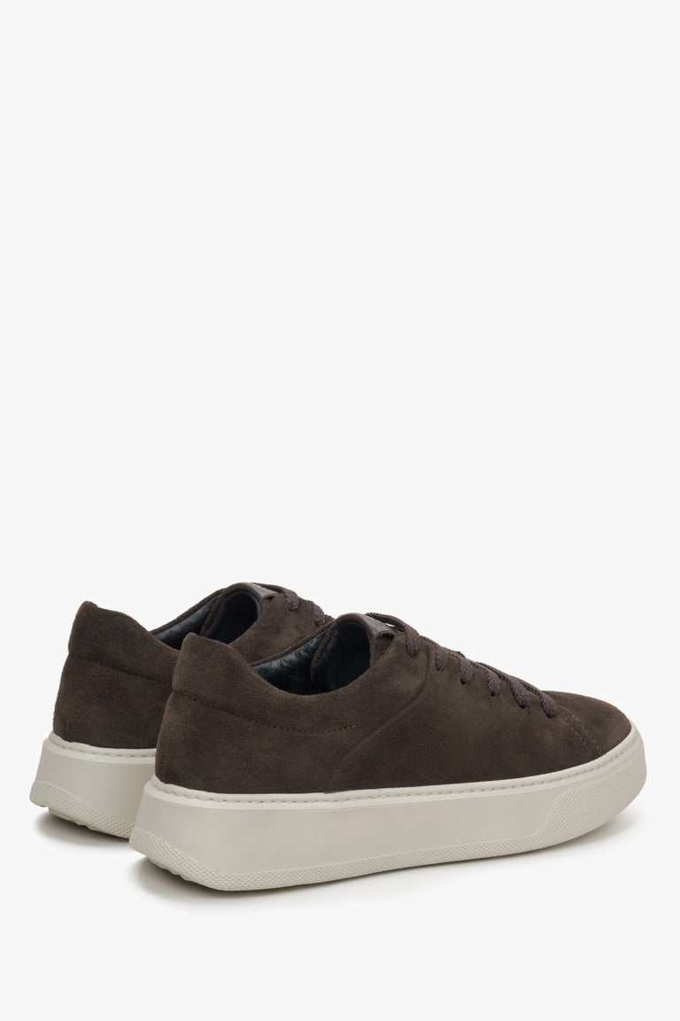 Dark brown velour women's sneakers Estro - close-up of the heel and side line of the shoe.