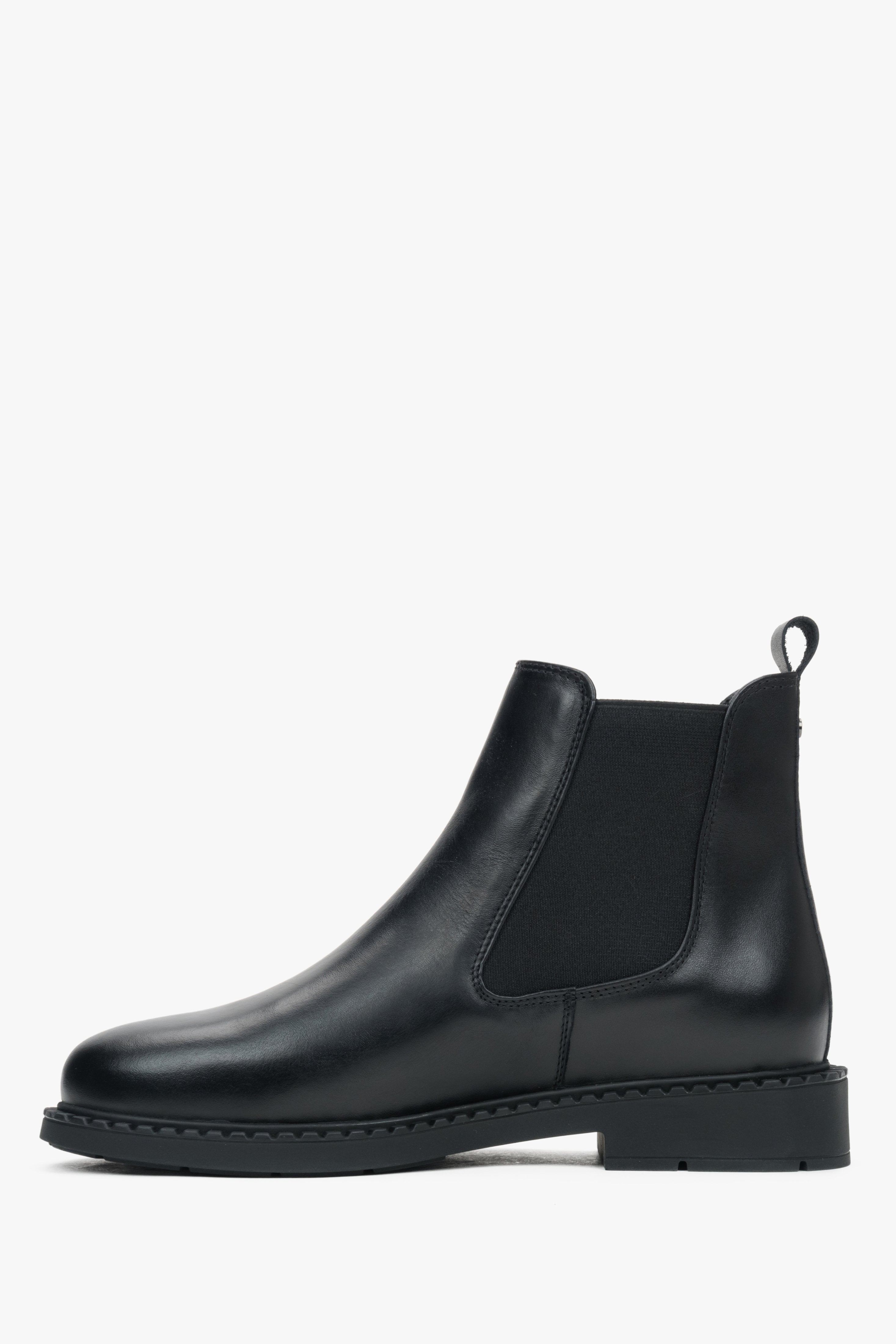 Black women's chelsea boots by Estro - shoe profile.