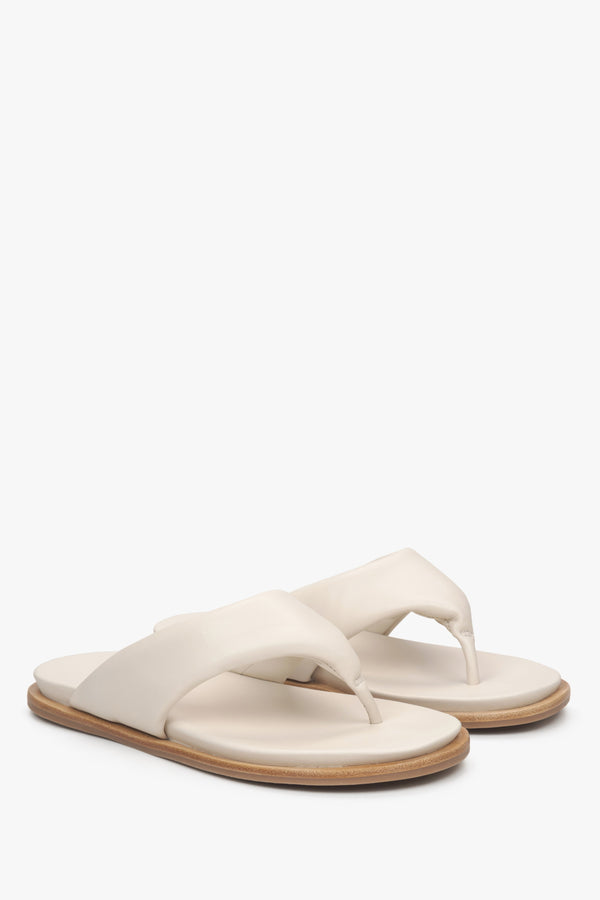 Women's light beige slide sandals.