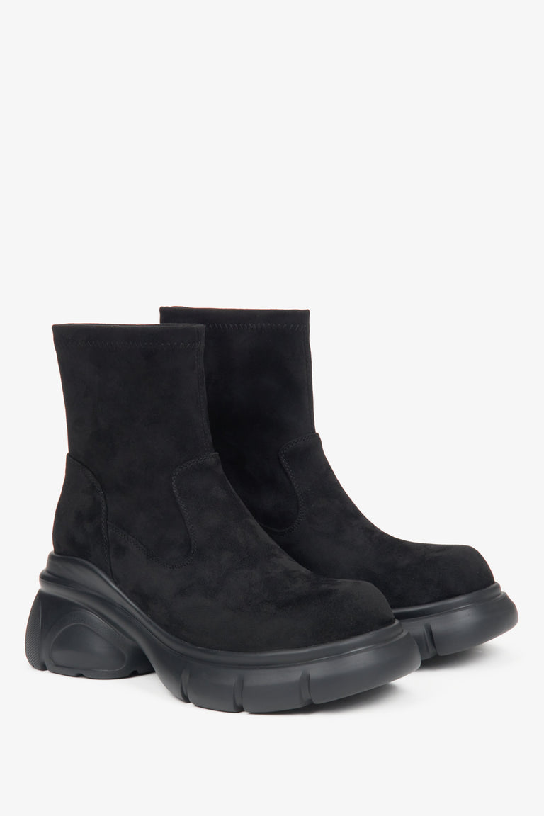 Women’s black velour chelsea boots Estro.