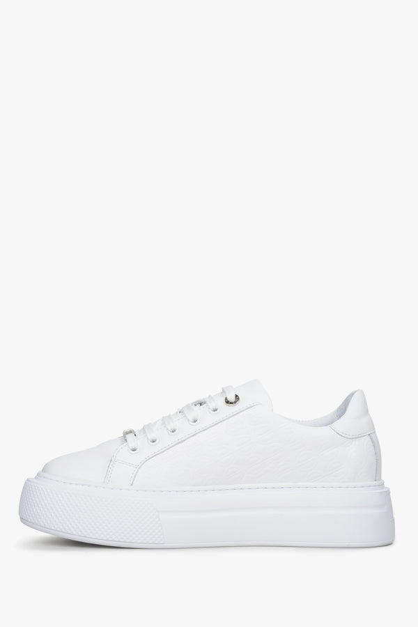 Women's white leather sneakers by Estro - shoe profile.