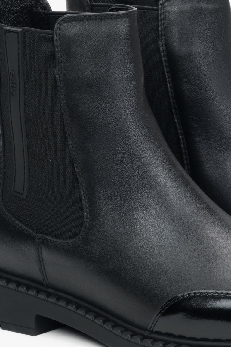 Leather women's chelsea boots by Estro, black color - close-up of details