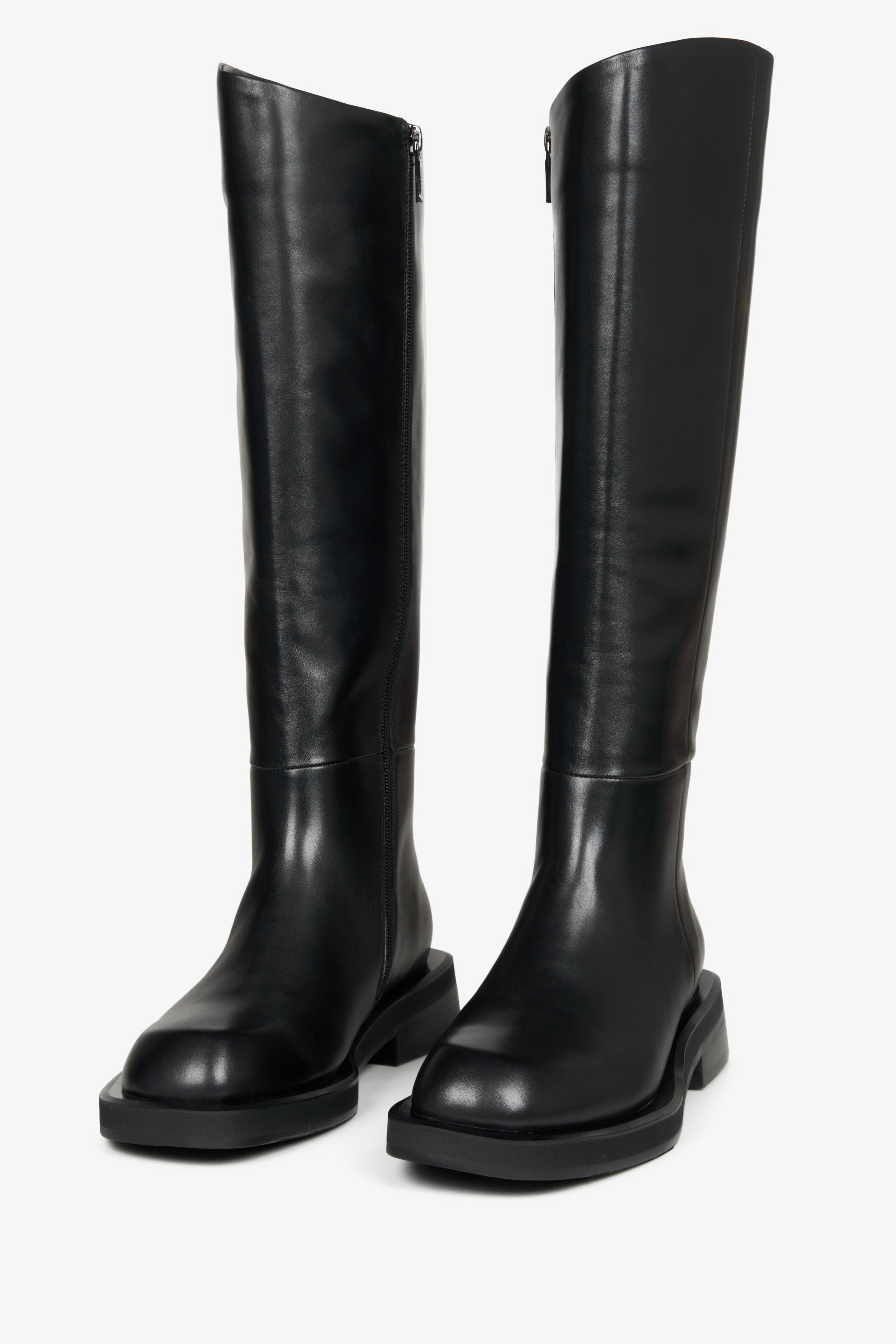 Leather women's black boots with spring and fall insulation by Estro.