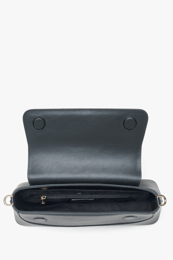 Estro women's black leather bag - interior presentation.