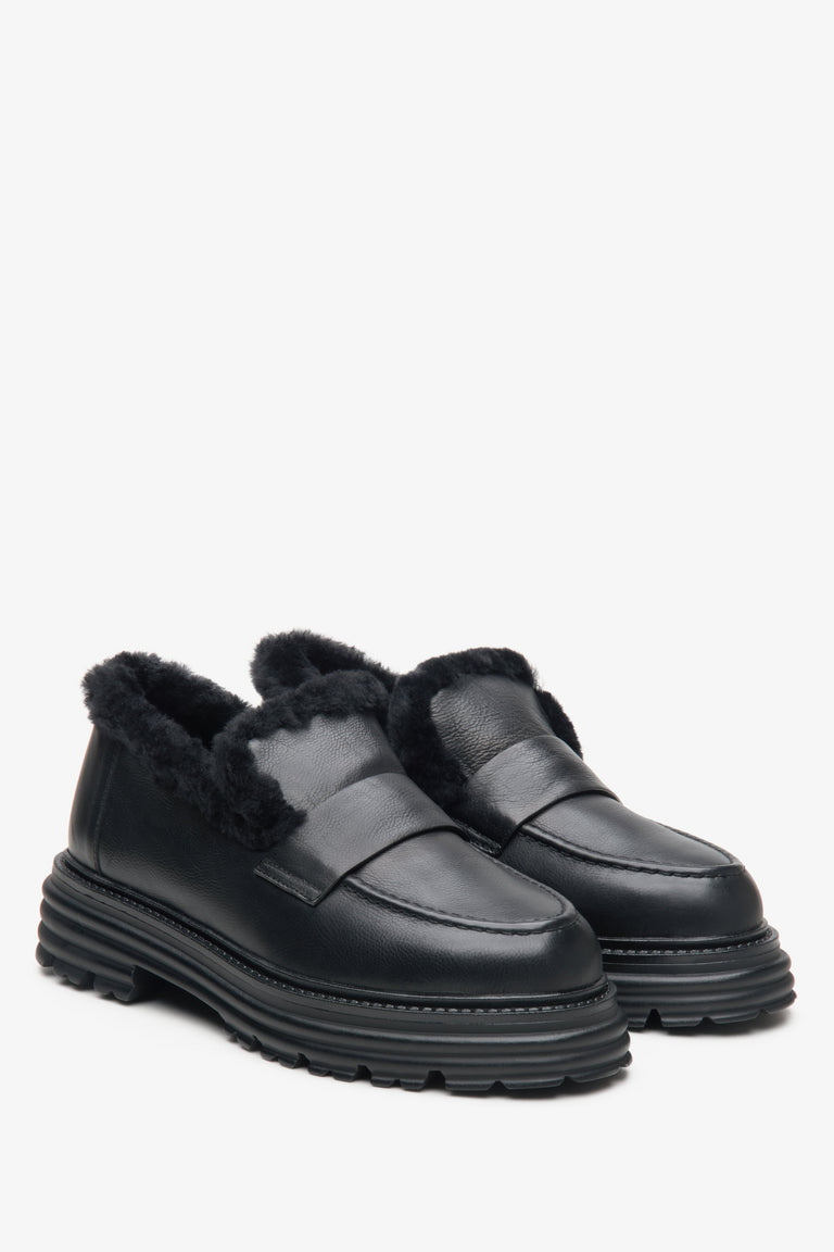 Winter women's moccasins in black with black fur lining by Estro.