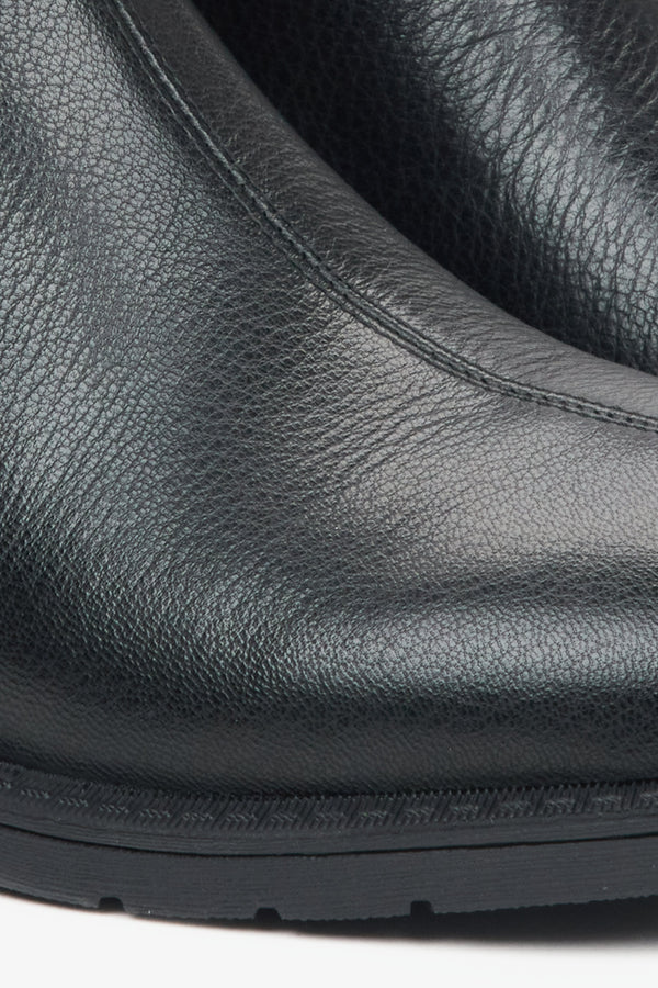 Black women's ankle boots made of genuine leather with light insulation by Estro - details.