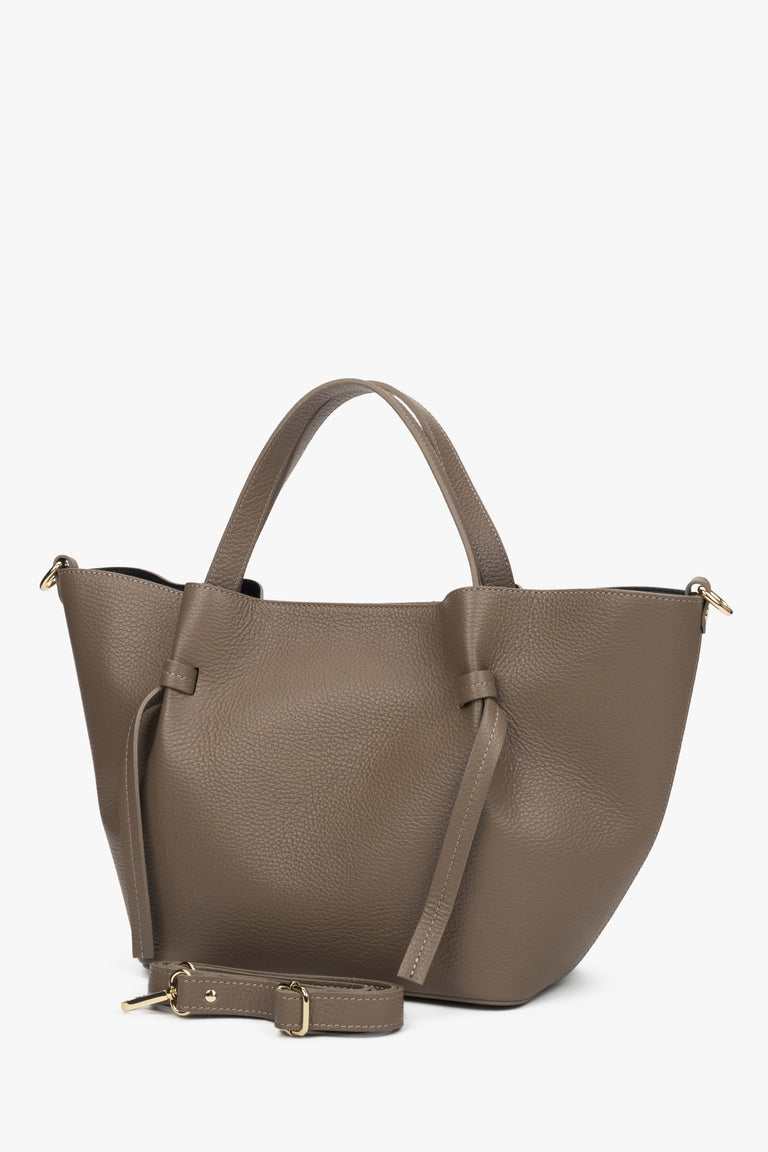 Elegant brown boat-shaped handbag by Estro.