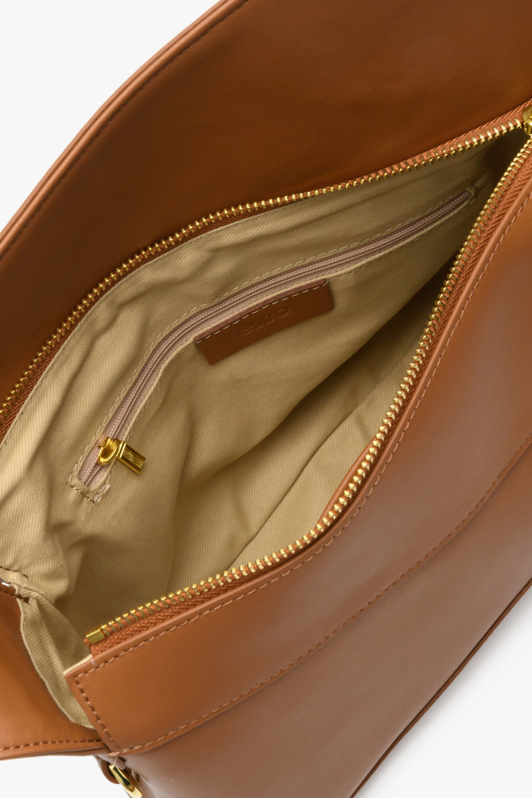 Women's leather brown handbag by Estro - close-up on the interior.