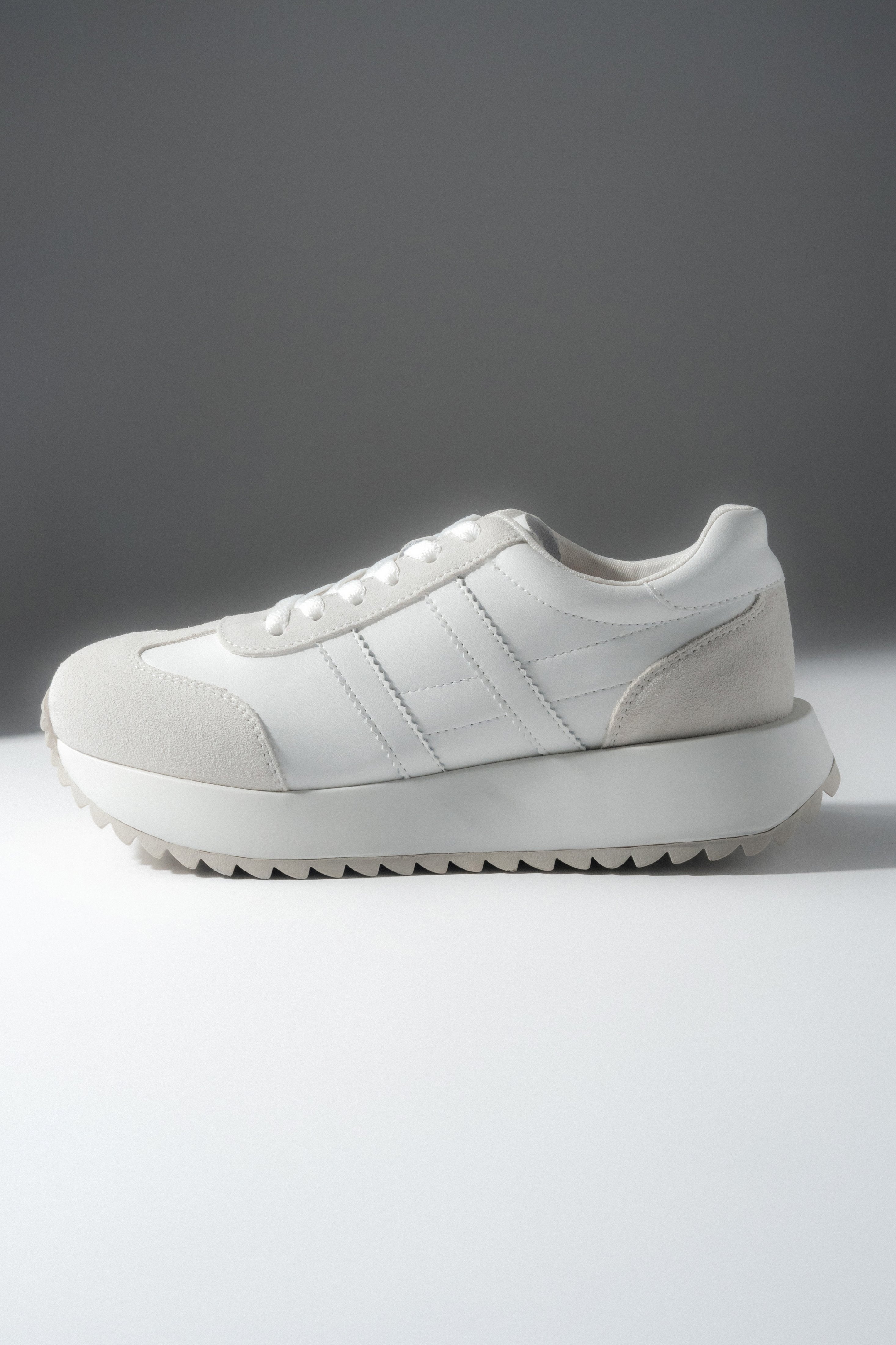 White sneakers for women, featuring a genuine leather and suede upper.