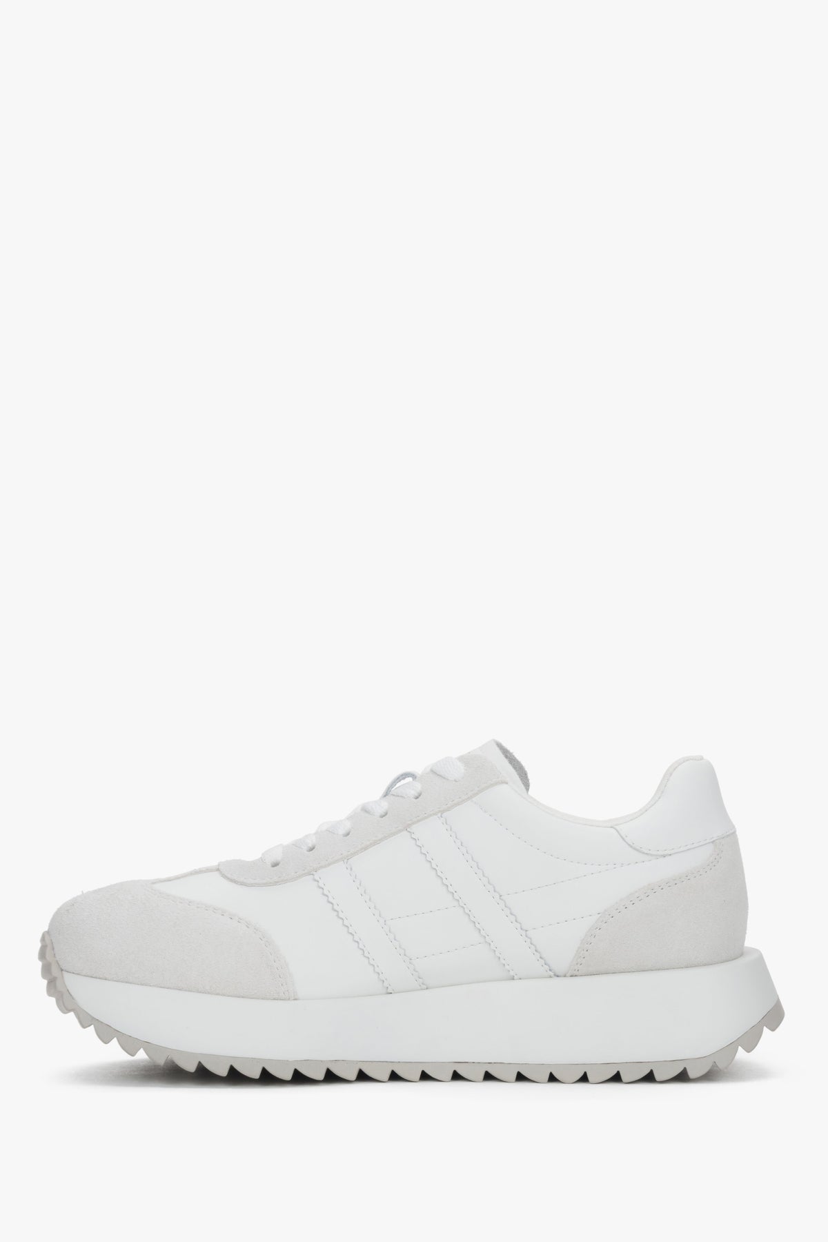 Women's white sneakers by Estro - shoe profile.