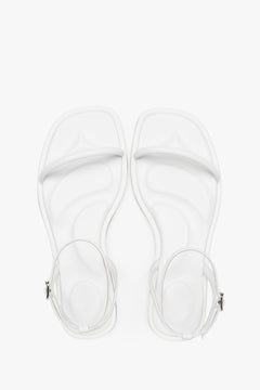 Lightweight women’s sandals by Estro, in an intense white shade, with a leather insole and premium-quality finish.