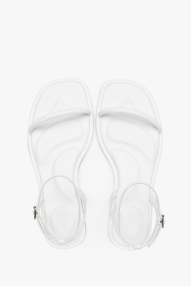 Lightweight women’s sandals by Estro, in an intense white shade, with a leather insole and premium-quality finish.