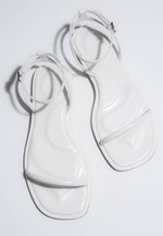 Women’s White Leather Flat Sandals Estro ER00119694.
