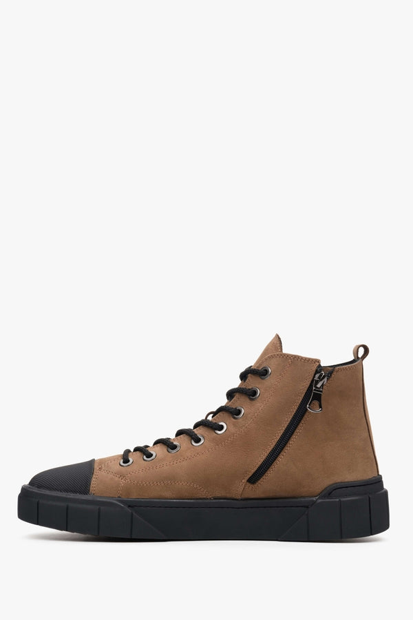 High-top men's lace-up sneakers in brown by Estro - shoe profile.