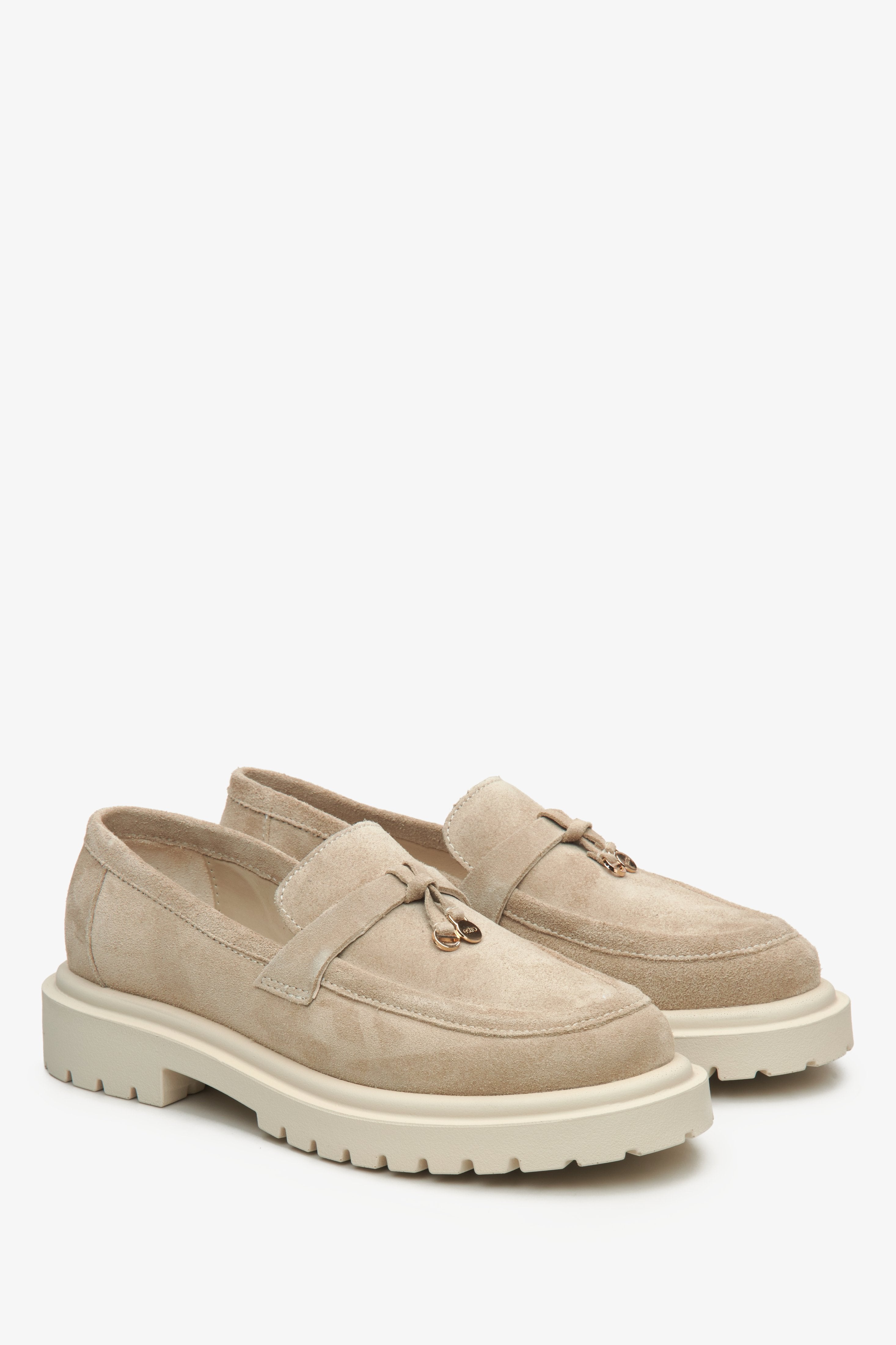 Estro light brown women's moccasins made of genuine velour.