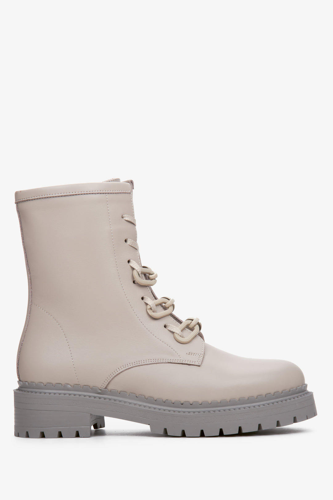Women's ankle boots in grey  Estro - shoe profile.