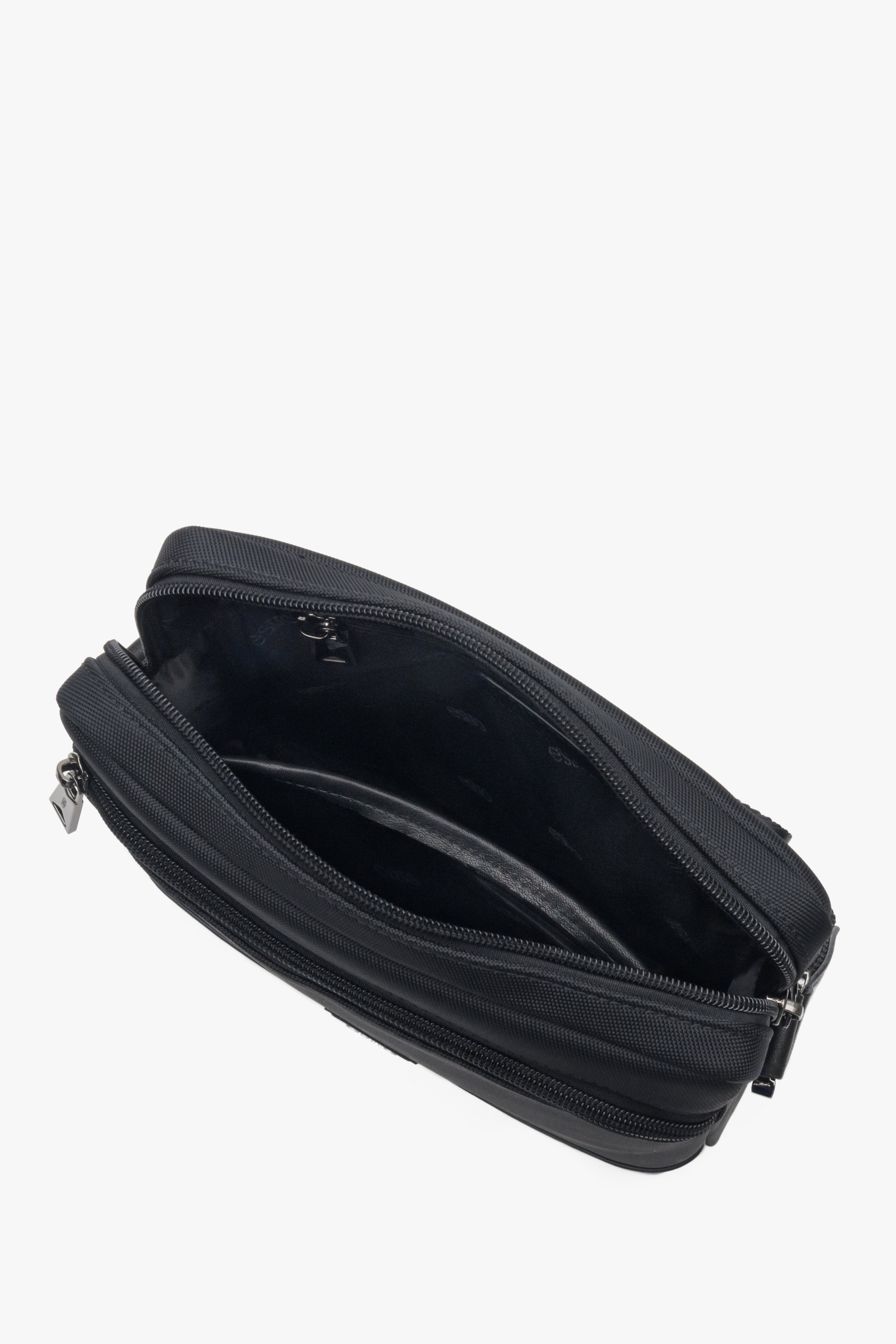 Men's black textile bag with adjustable strap by Estro - close-up on the interior.