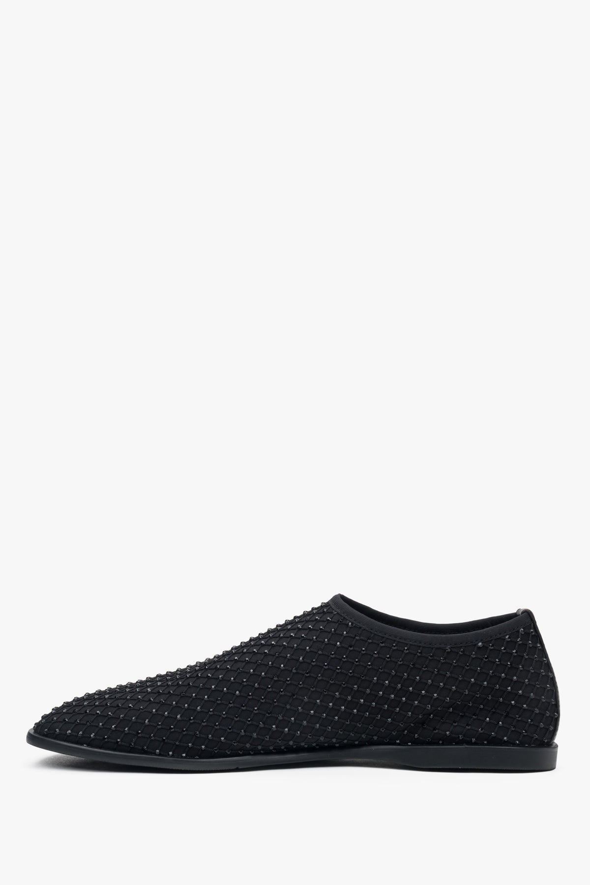 Comfortable women's black flats by Estro, made from soft mesh.