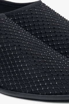 Women's flats by Estro in black, made of soft mesh and adorned with shimmering rhinestones – close-up of the details.