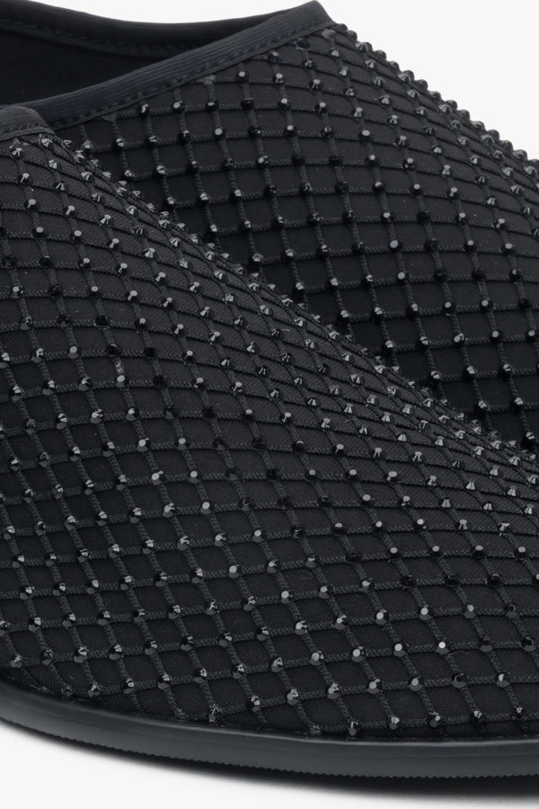 Women's flats by Estro in black, made of soft mesh and adorned with shimmering rhinestones – close-up of the details.