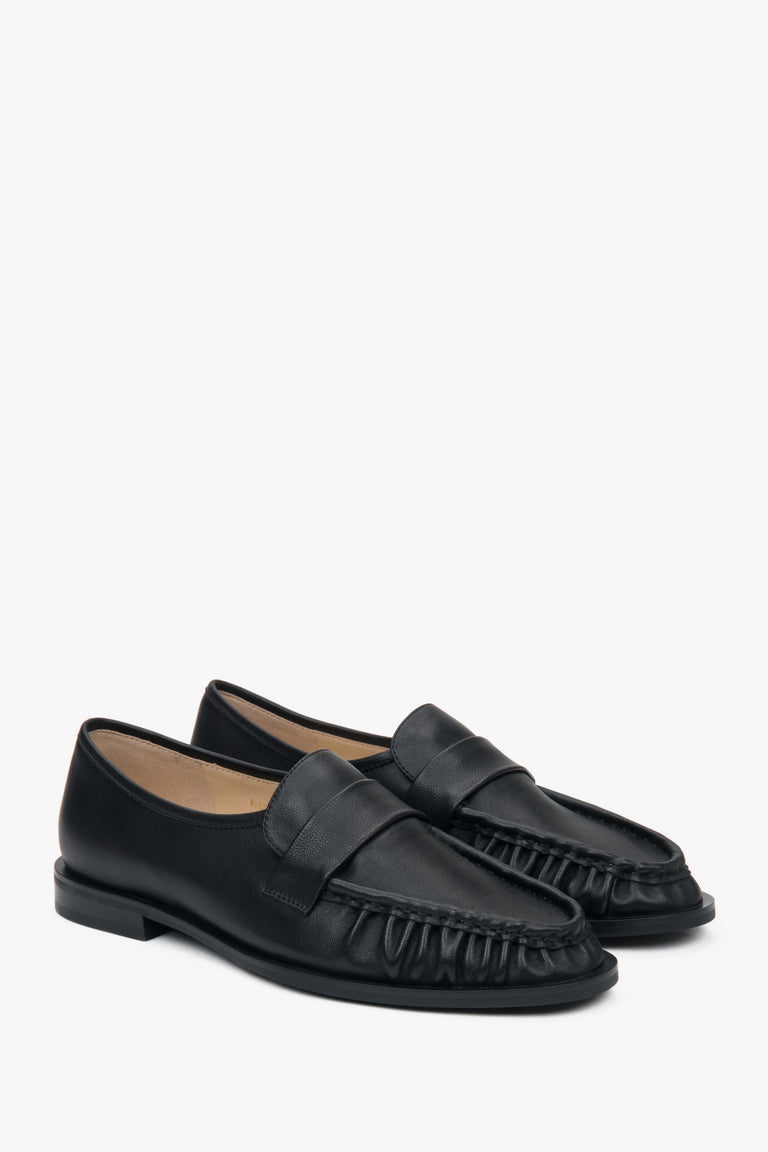 Stylish black women's loafers by Estro, crafted from high-quality natural leather, featuring decorative gathering.