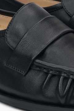 Women's loafers by Estro in black, made of natural leather – close-up on details.