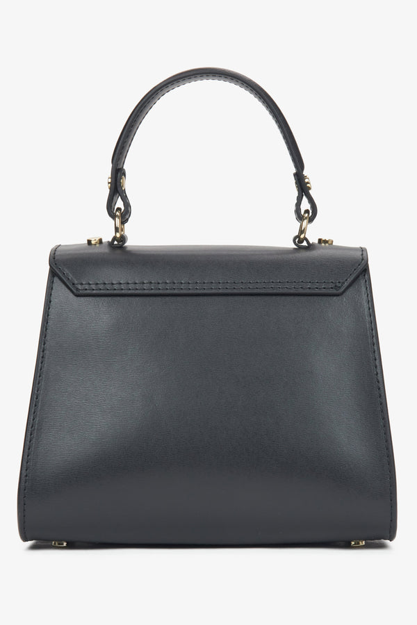 Elegant black women's top-handle bag made of premium Italian natural leather by Estro.