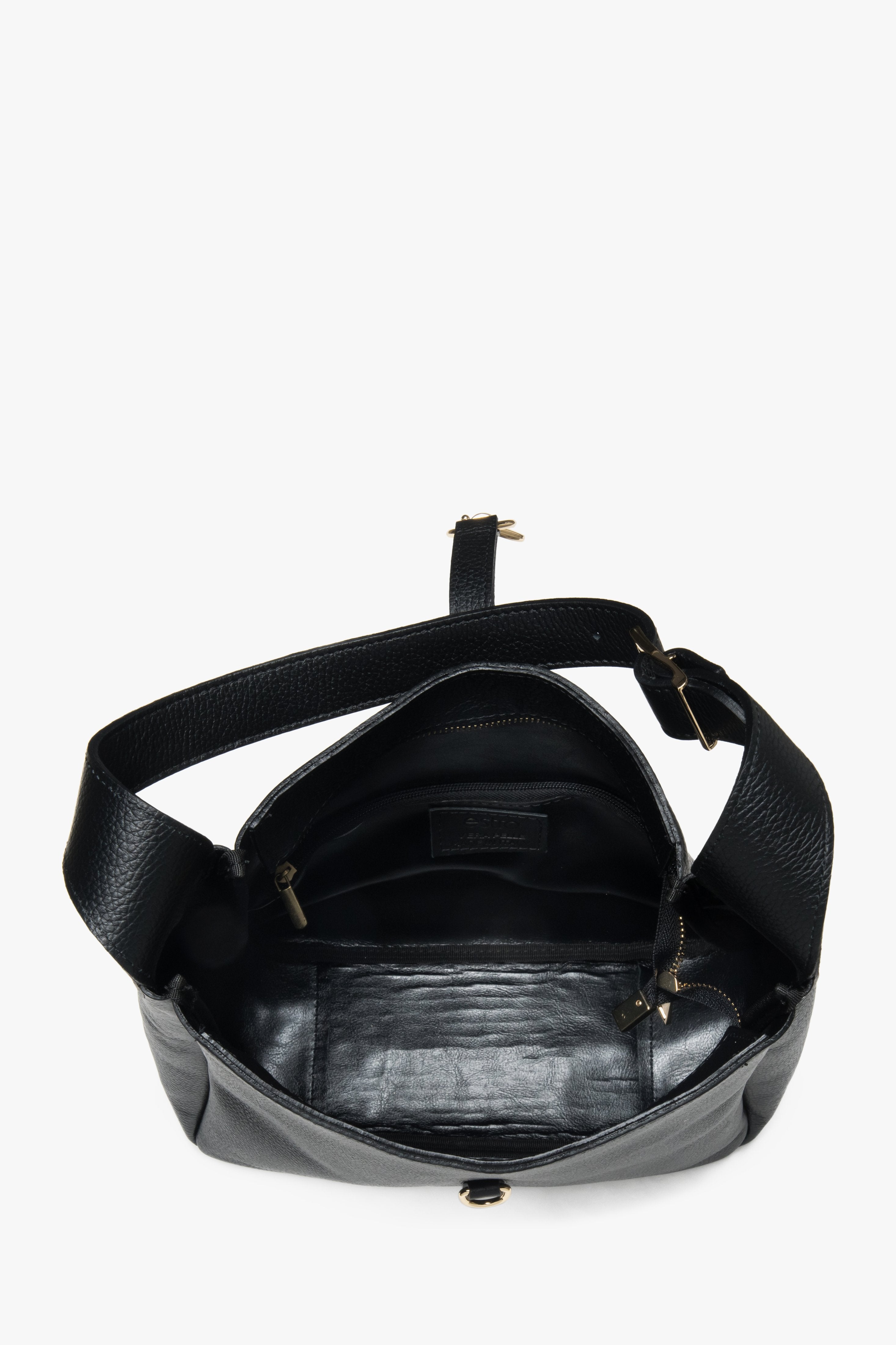 Stylish black shopper bag made of genuine leather.