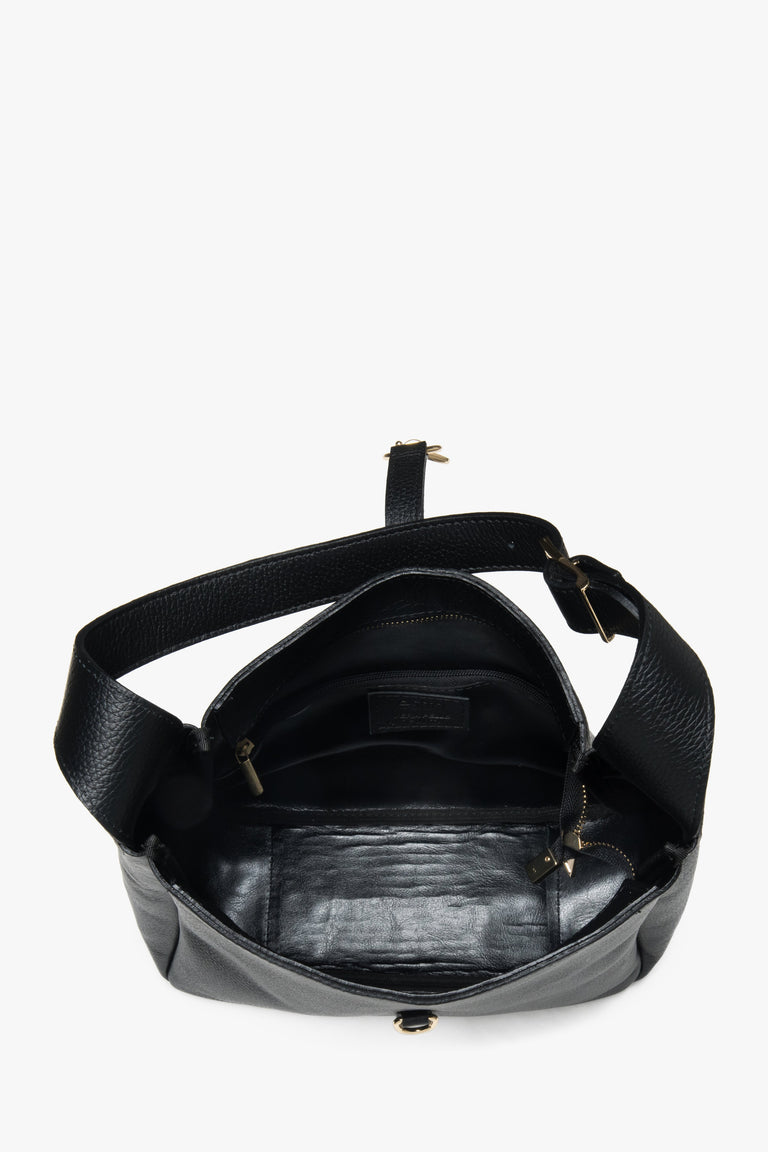 Stylish black shopper bag made of genuine leather.