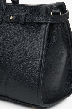 Women's hand-held tote bag made of black Italian leather - close-up of details.