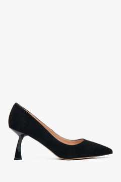 Women's Black Velour Pumps with a Pointed Toe Estro ER00117207.