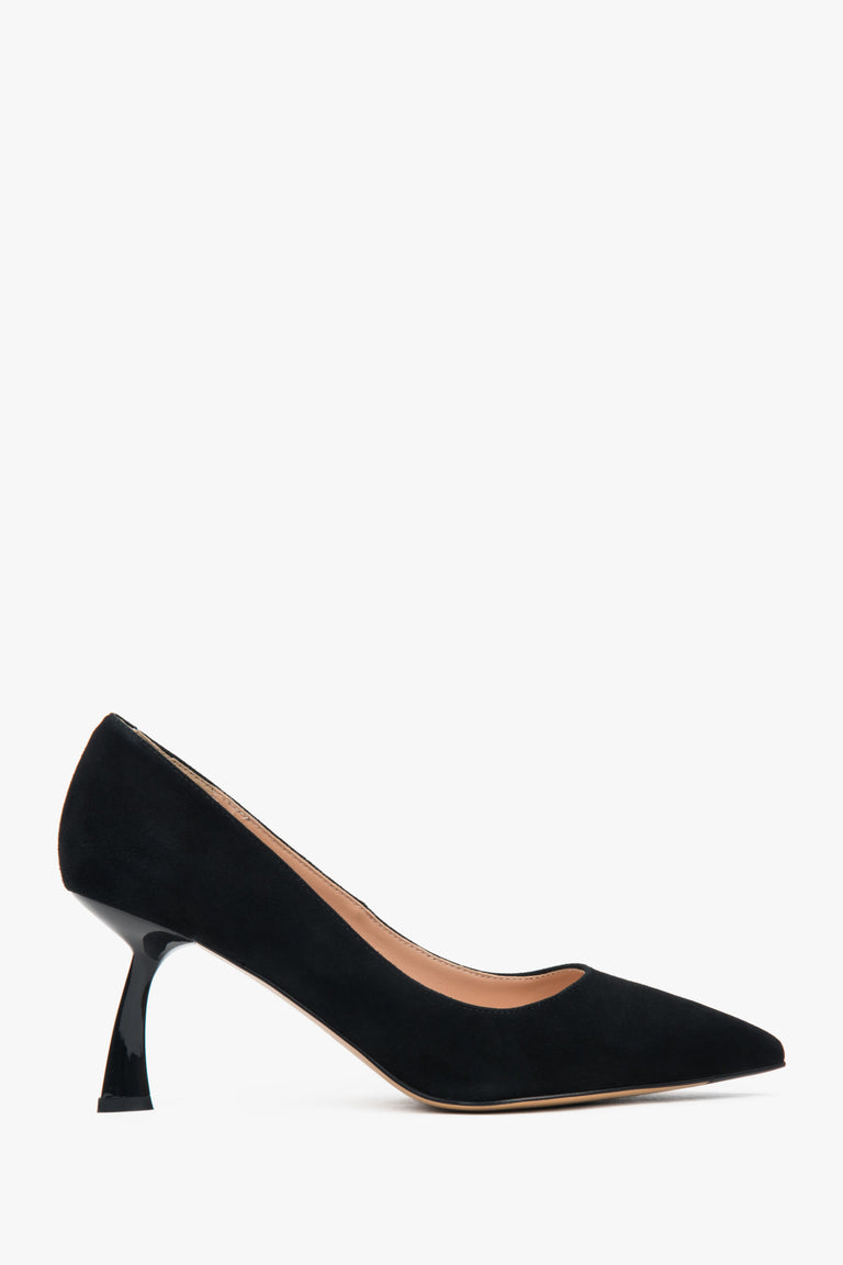 Women's Black Velour Pumps with a Pointed Toe Estro ER00117207.