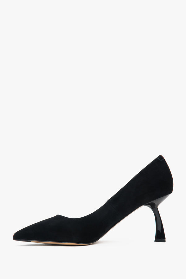 Stylish black women's stilettos by Estro, made from soft natural velour, featuring a sleek pointed toe.