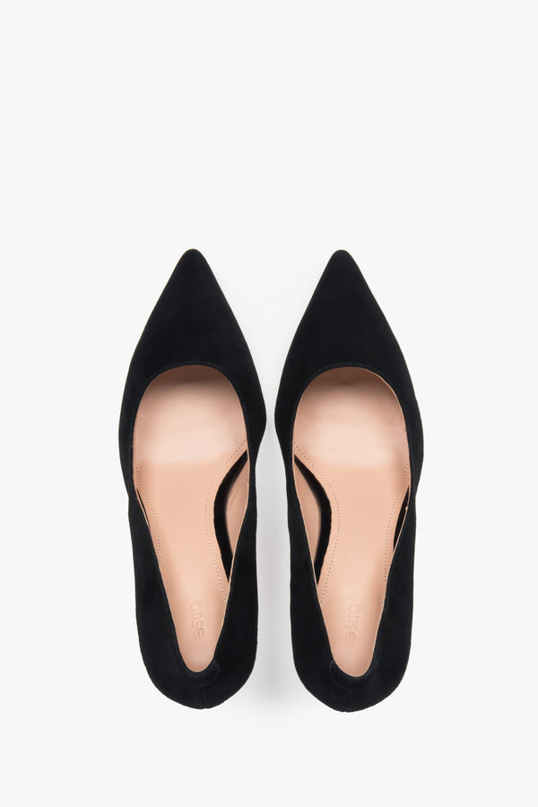 Timeless black women's stilettos by Estro, crafted from natural velour.