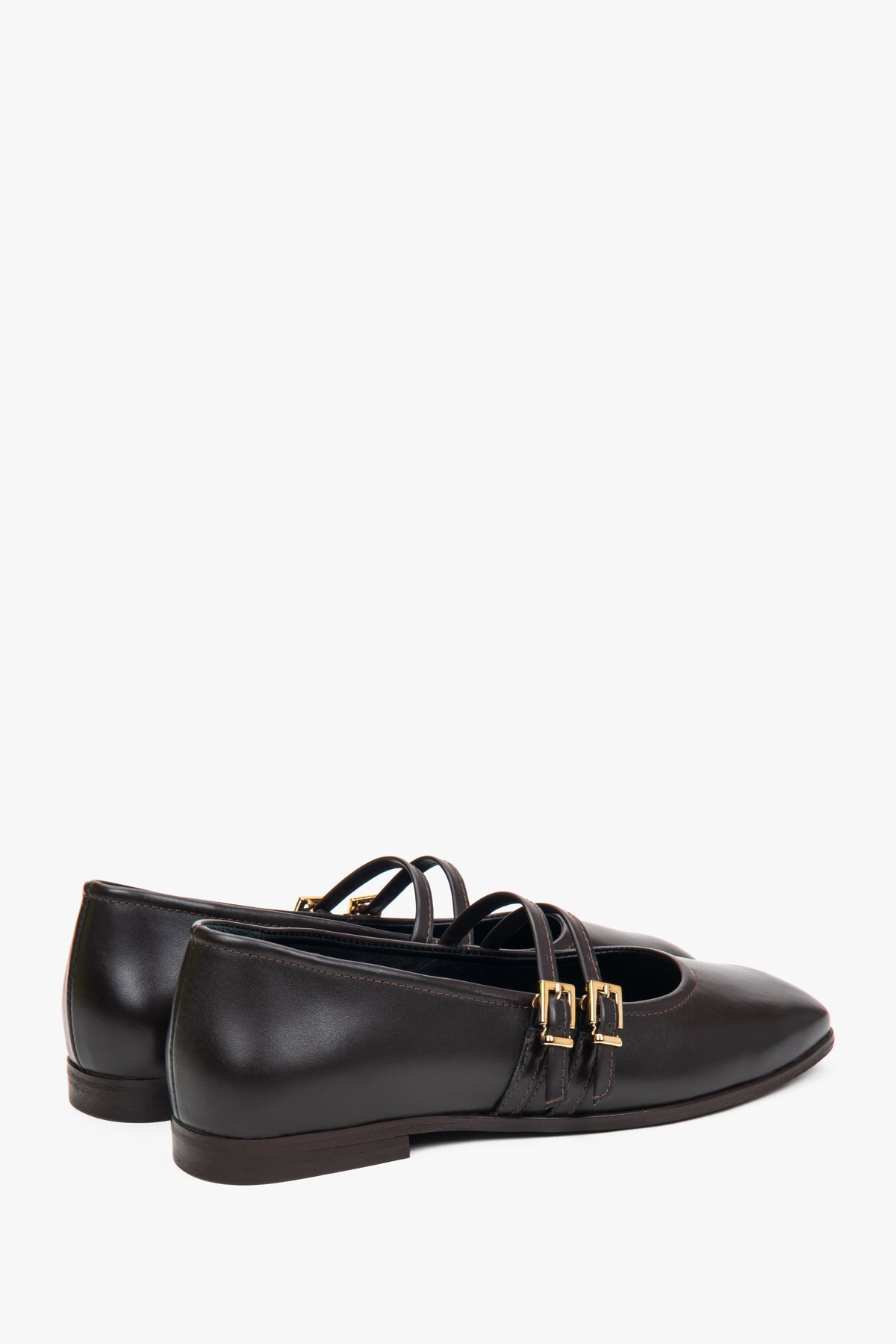 Dark brown women's leather ballet flats from Estro - close-up of the heel.