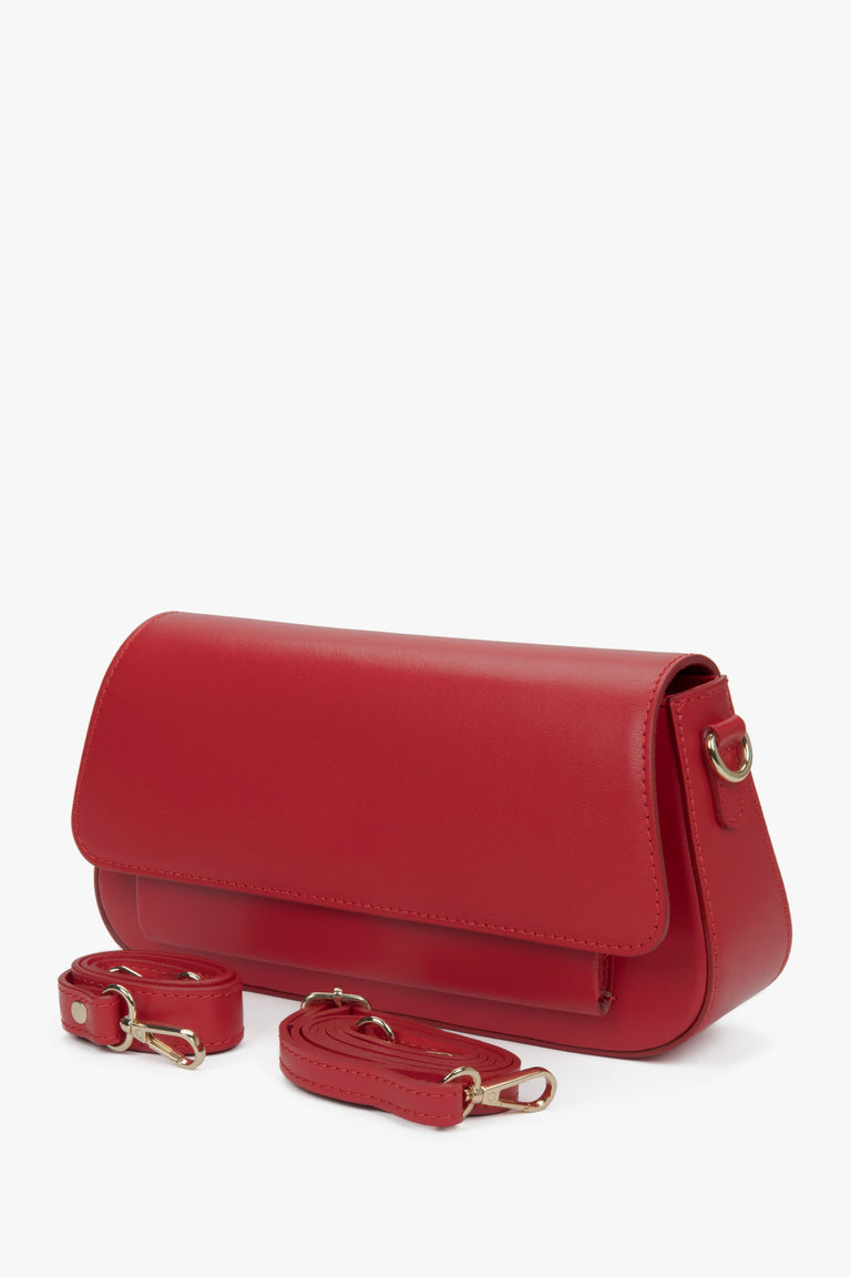 Handy red shoulder bag made of Italian leather.