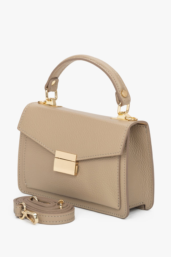 Women's small beige  handbag in the shape of a case, made of premium Italian genuine leather by Estro - for summer.