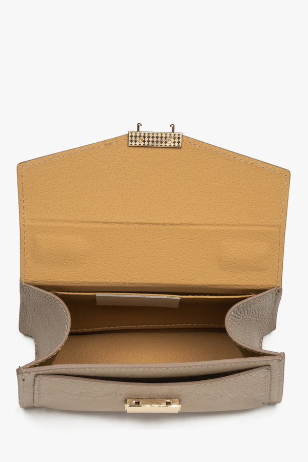 Women's small beige handbag made of premium Italian genuine leather by Estro - interior.