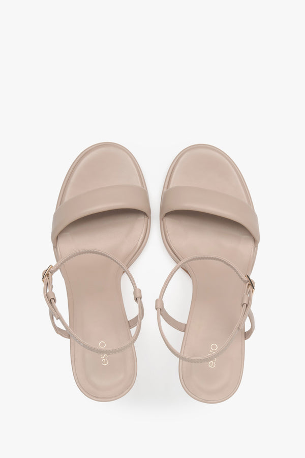 Comfortable beige women's sandals by Estro made of natural leather – top view presentation.