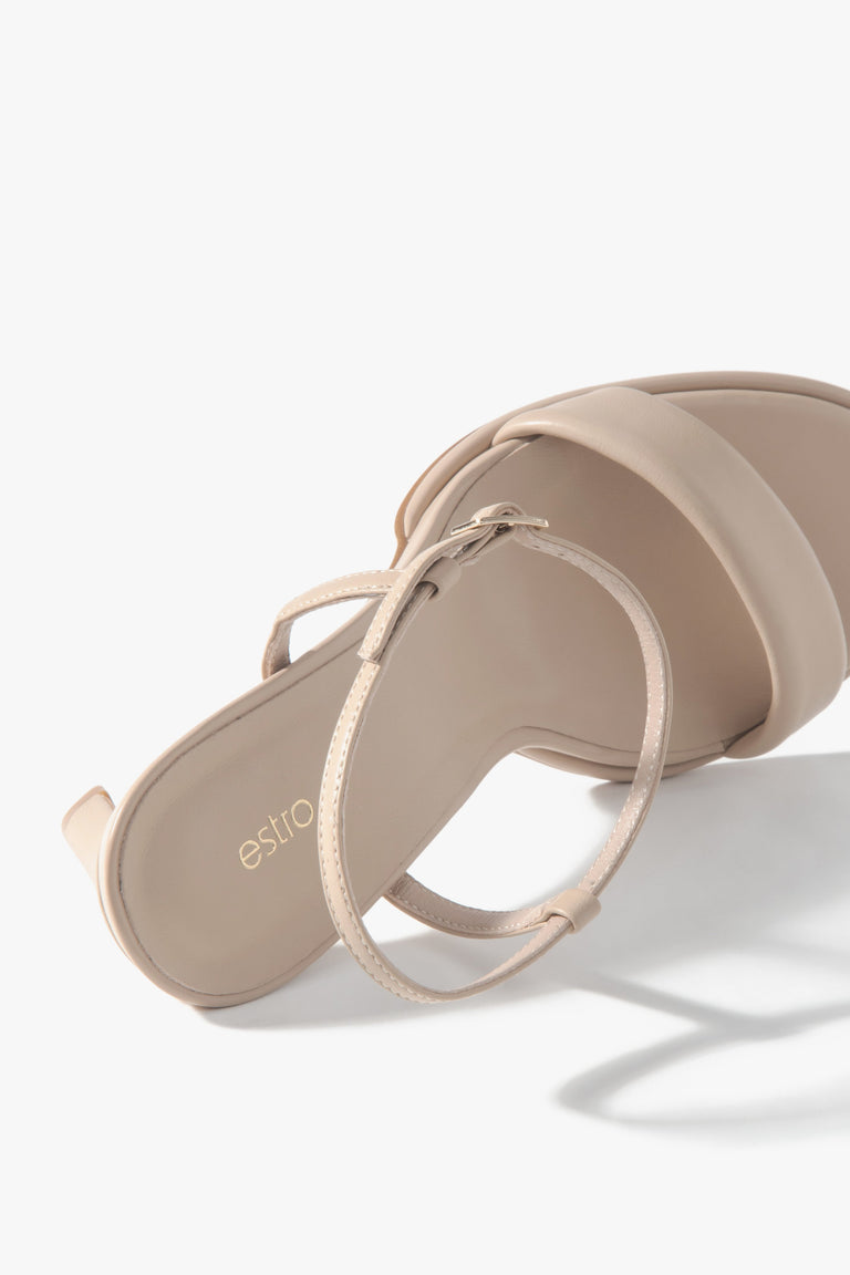 Comfortable beige women's sandals by Estro made of natural leather – details. 