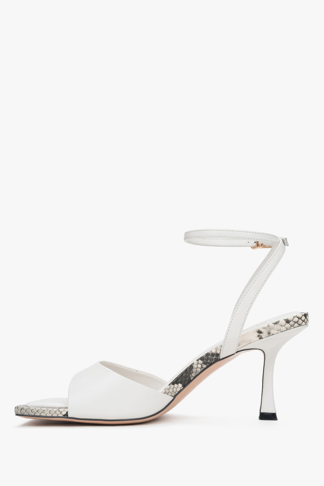 Stylish light beige women's sandals by Estro, crafted from natural leather.