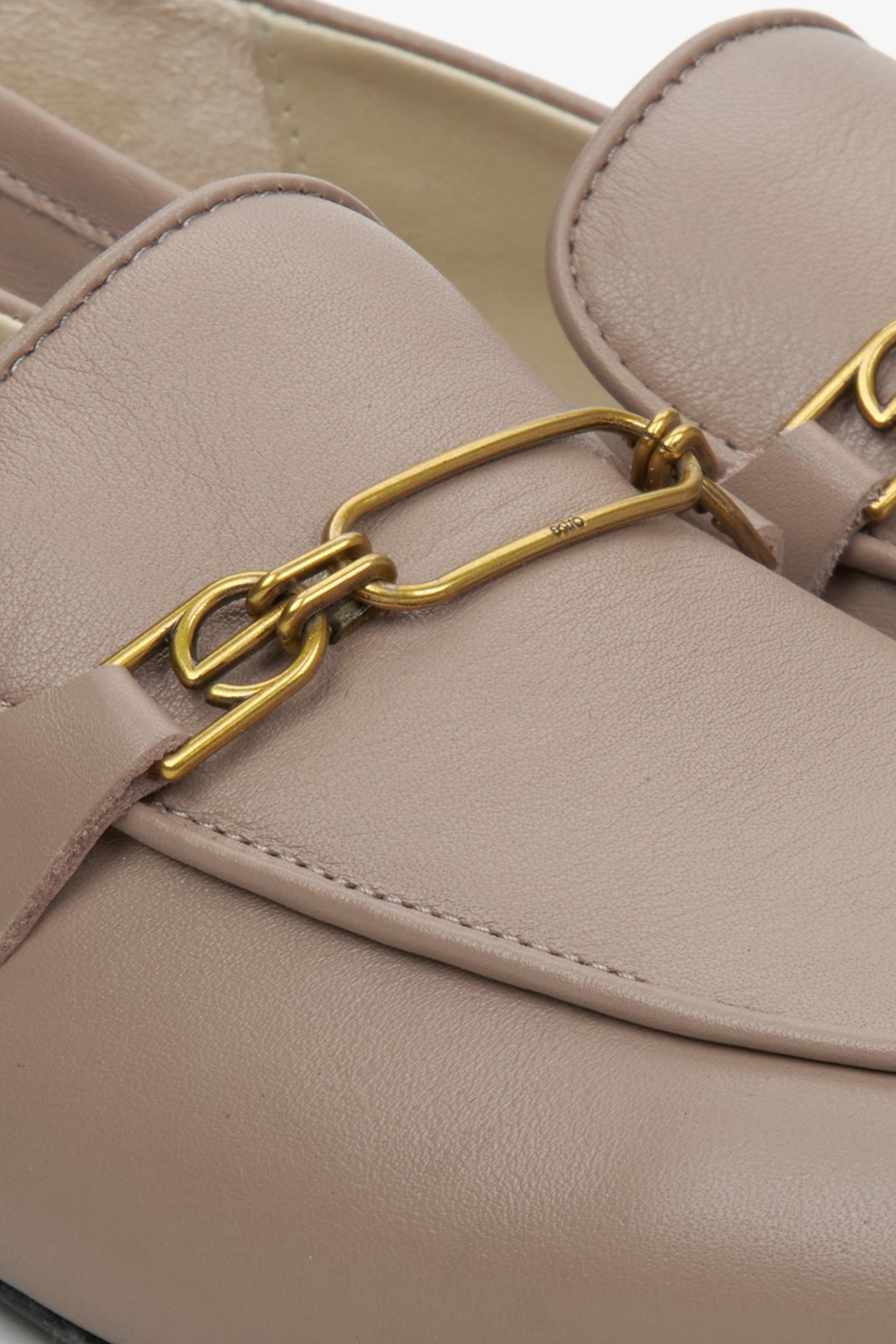 Women's beige leather loafers Estro - a close-up on details.