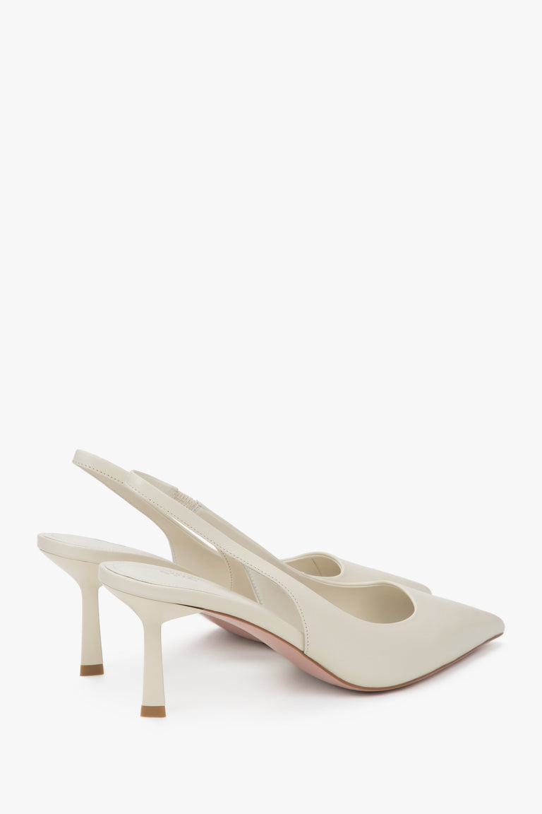 Subtle light beige women's slingback pumps by Estro with a high heel – close-up of the heel.