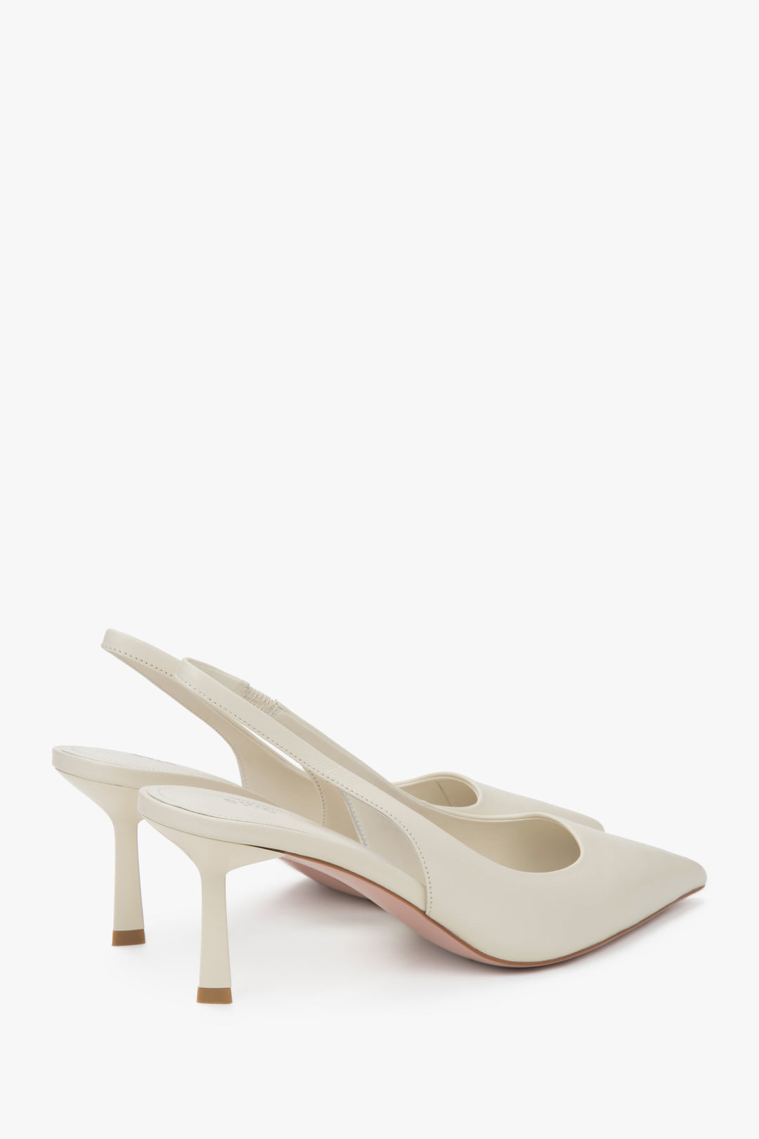 Subtle light beige women's slingback pumps by Estro with a high heel – close-up of the heel.