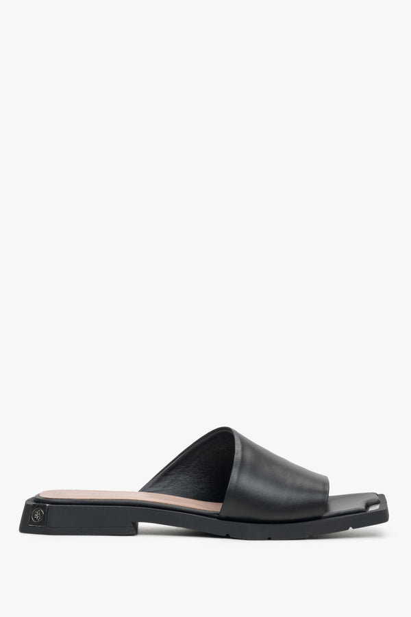 Women's flat mules for summer in black Estro made of natural leather - presentation of the tip and sideline of the shoes.