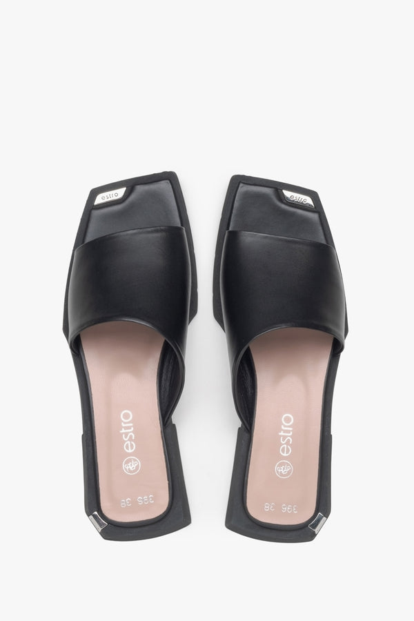 Women's leather mules for summer in black - model presentation from above.