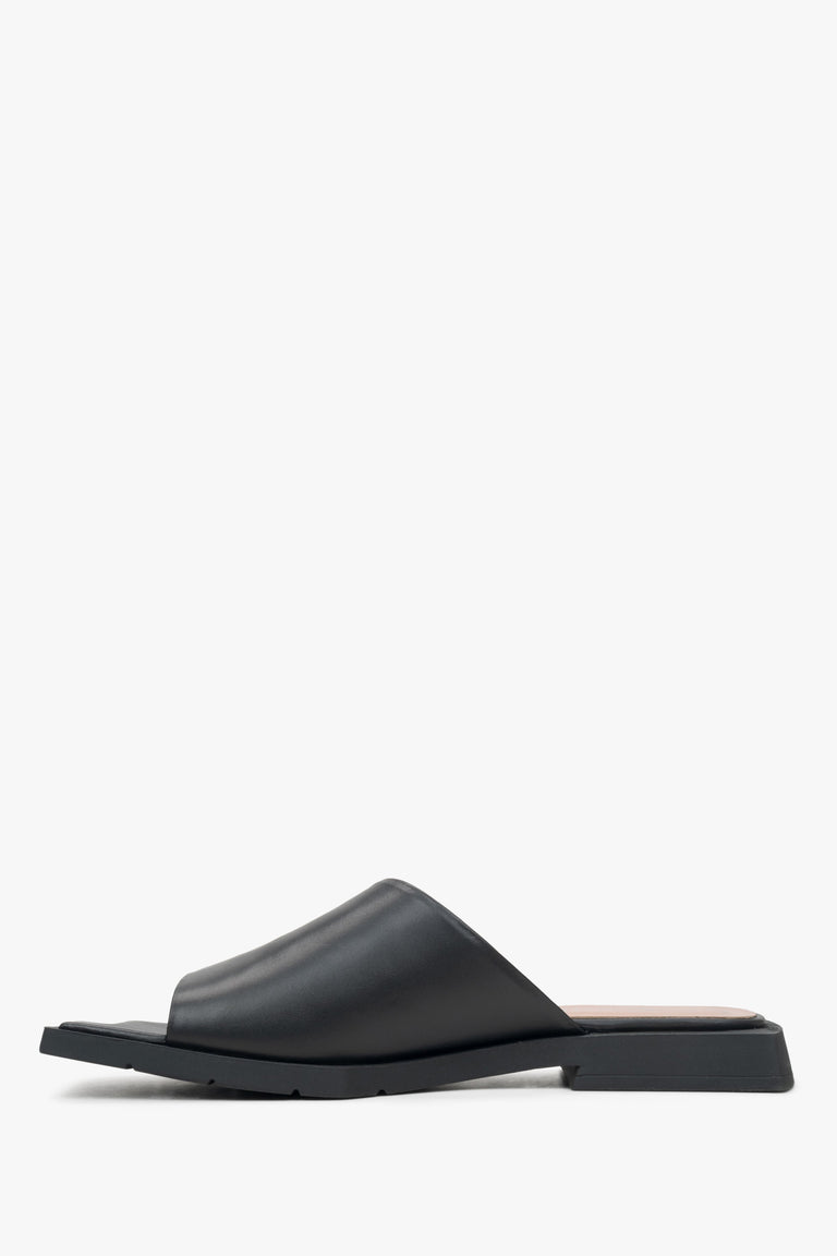 Black women's natural leather mules for summer. Estro brand footwear profile.