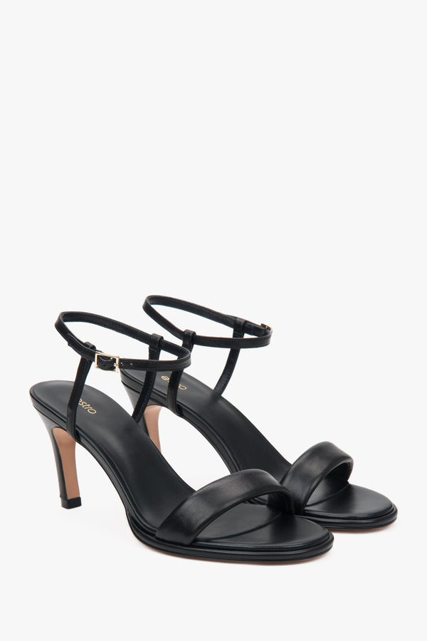 Elegant black women's sandals by Estro, made of natural leather.