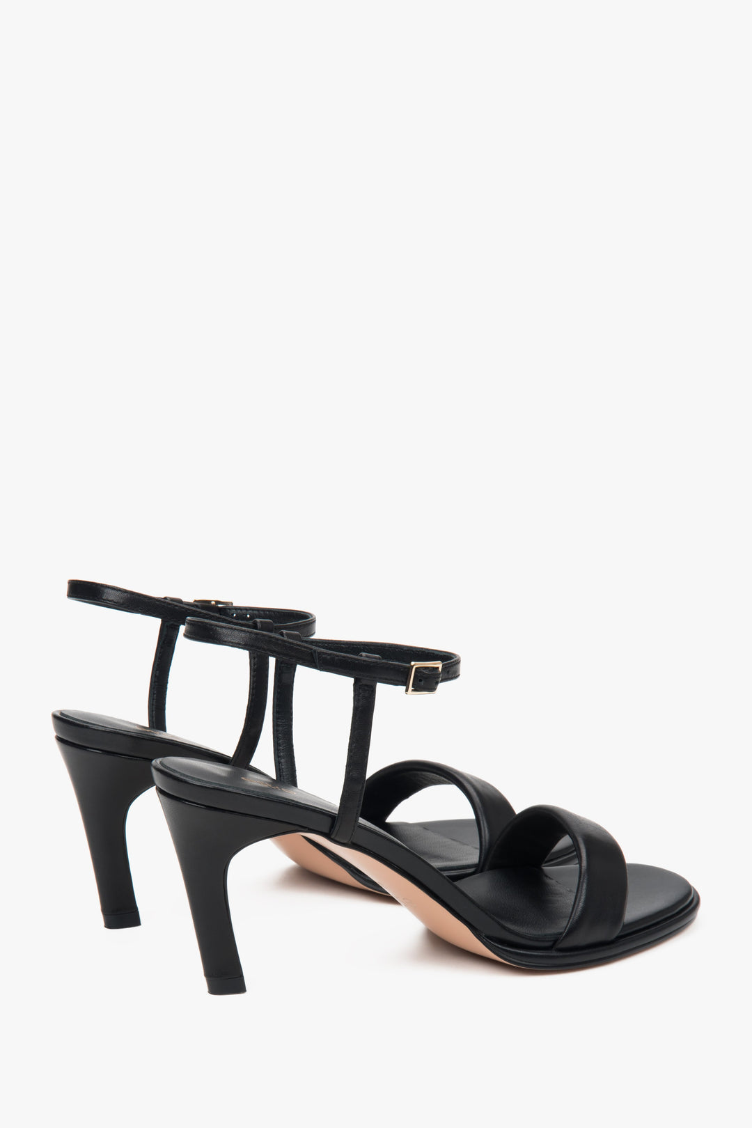 Delicate black women's sandals by Estro made of natural leather.